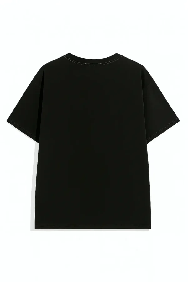 Red Star Camiseta negra streetwear con estampado gráfico rebelde y estrella roja central, ideal para looks urbanos con mensaje.