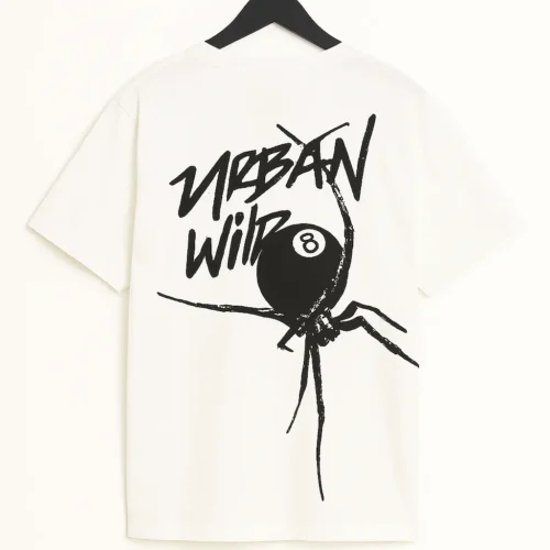 Eightbite Camiseta Eightbite con diseño de araña y bola 8: gráfica salvaje, estilo urbano y energía streetwear.