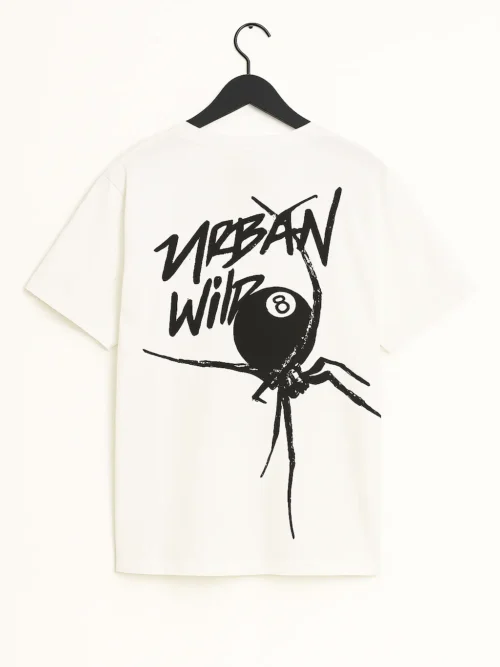 Camiseta Eightbite con diseño de araña y bola 8: gráfica salvaje, estilo urbano y energía streetwear.