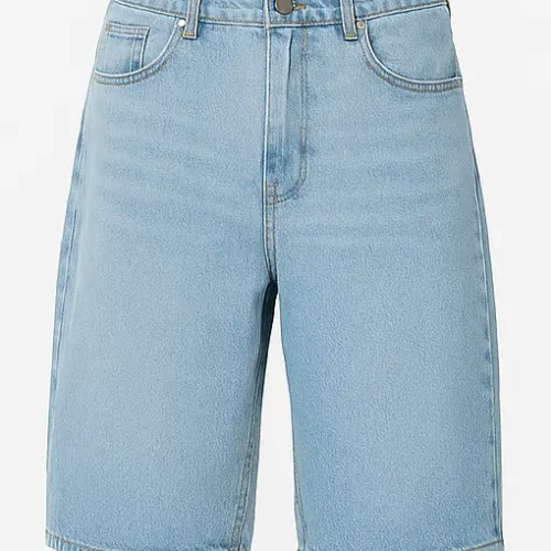 Core Denim Core Denim shorts vaqueros claros esenciales, versátiles y urbanos, diseñados para combinar con cualquier look streetwear.