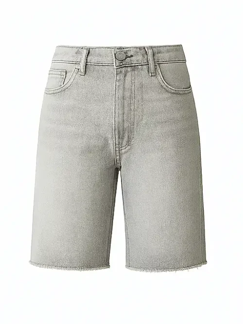 Shorts denim gris ceniza de tiro alto con bajo deshilachado y estilo urbano versátil.