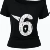 Route Six Top negro asimétrico de mujer Route Six con estampado gráfico del número 6, estilo streetwear urbano.