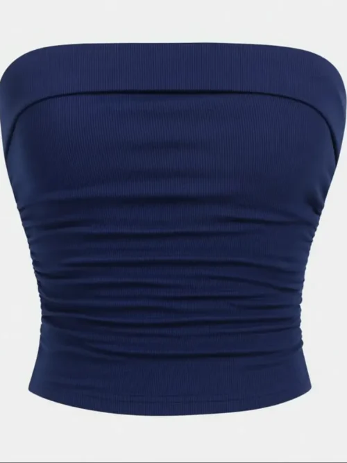 Blue Static Top sin tirantes acanalado azul con fruncido, minimalista y versátil para looks urbanos y de verano.