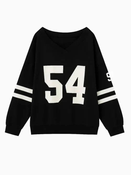 Sweatshirt varsity negro con número 54 frontal y detalles deportivos en blanco.